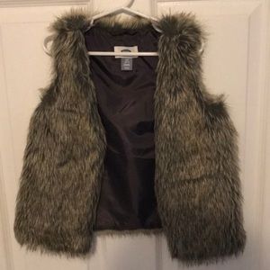 Girls faux fur vest